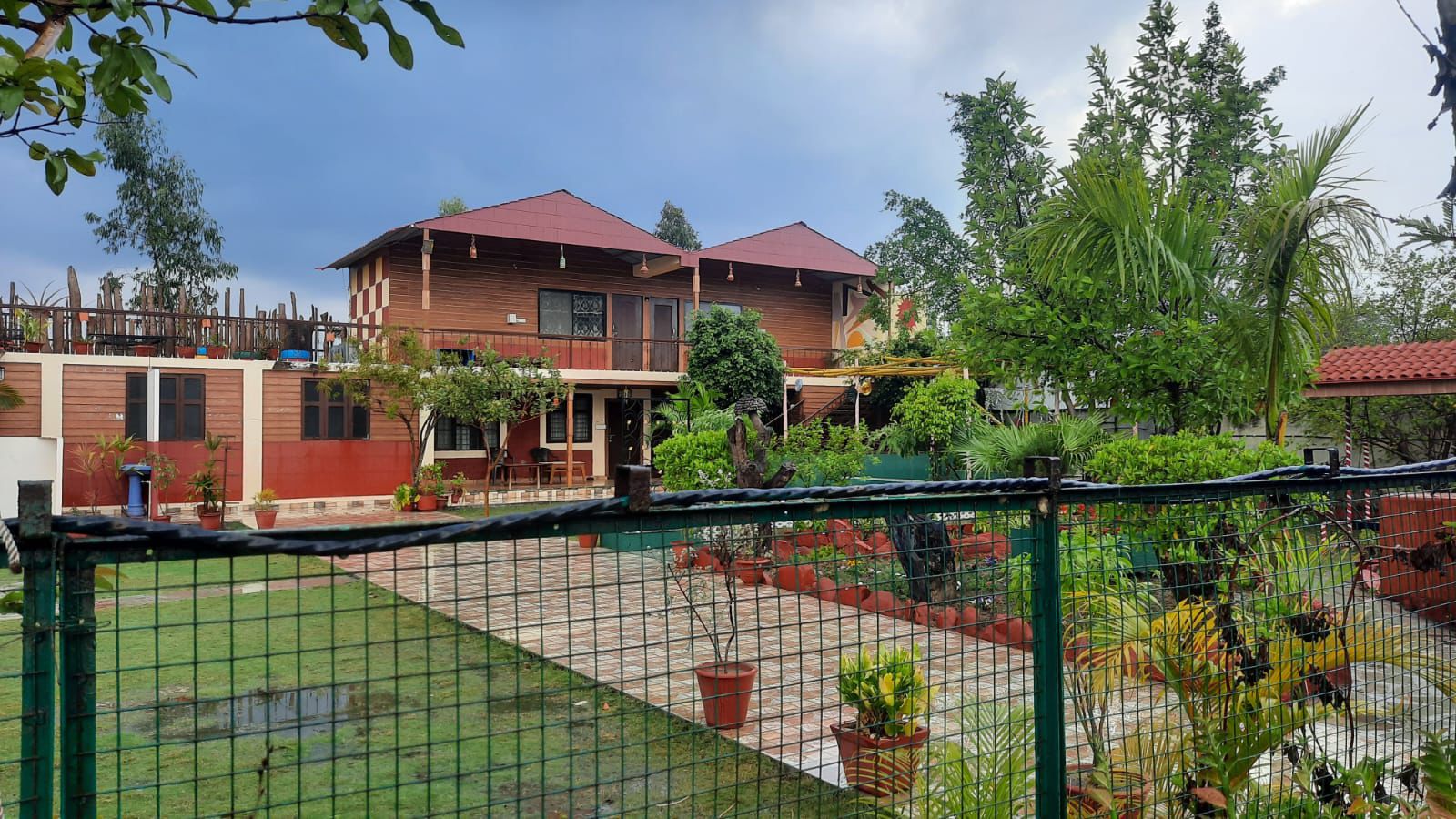 MSTAY 102 โ Bhopal๐ Raisen Rd, Bhopal, Madhya Pradesh
